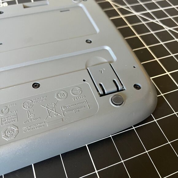 Logitech K330 Wireless Keyboard in Black - Picture 7 of 8